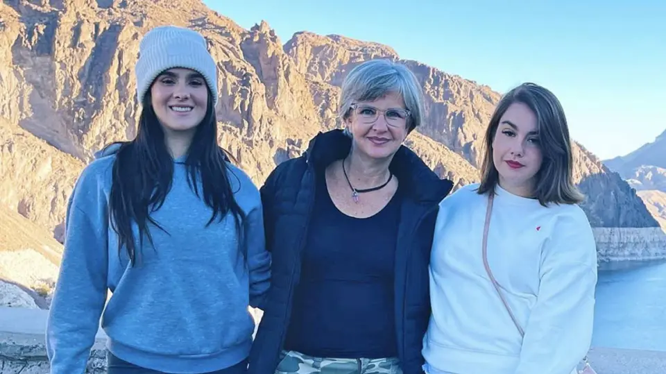 Gala Montes, su mamá y su hermana. / Redes