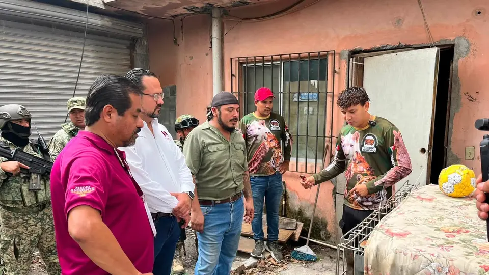 El felino permanecía dentro de una jaula al momento de ser localizado, por lo que las autoridades descartaron un riesgo inmediato para los habitantes del sector./ FB: Ivan Rescata