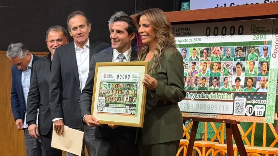 La colección reúne a 24 figuras históricas que representaron a México en diferentes etapas del Tricolor / Gina Sánchez
