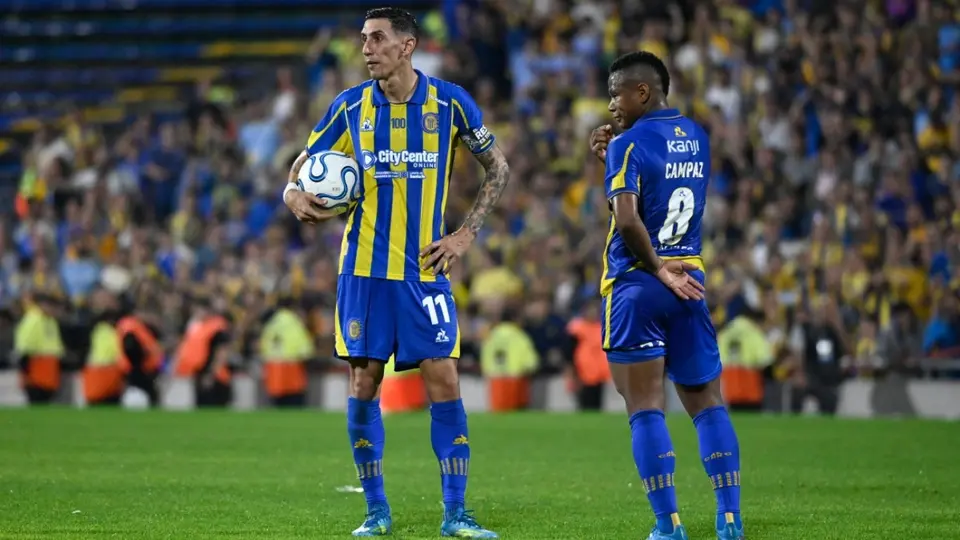 El colombiano junto a Ángel Di María con Rosario | AFP