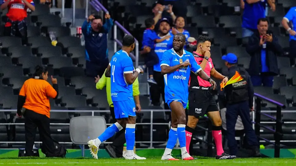 Christian Ebere con Cruz Azul | IMAGO 7