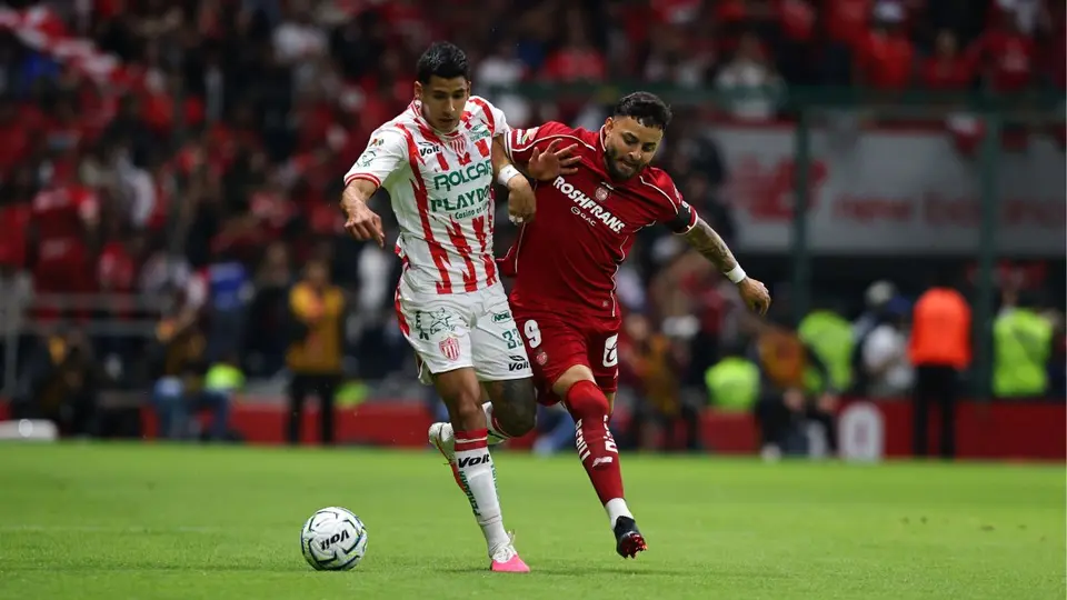 Alexis Vega con Toluca | IMAGO 7