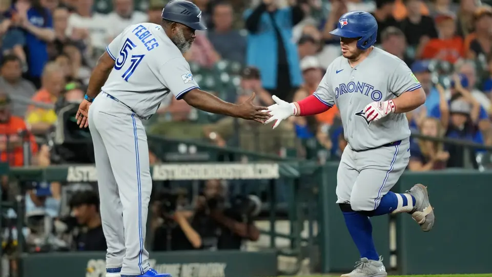 Alejandro Kirk pega jonrón y Blue Jays frenan la racha ganadora de Astros