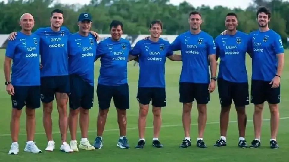 El cuerpo técnico de Rayados | X