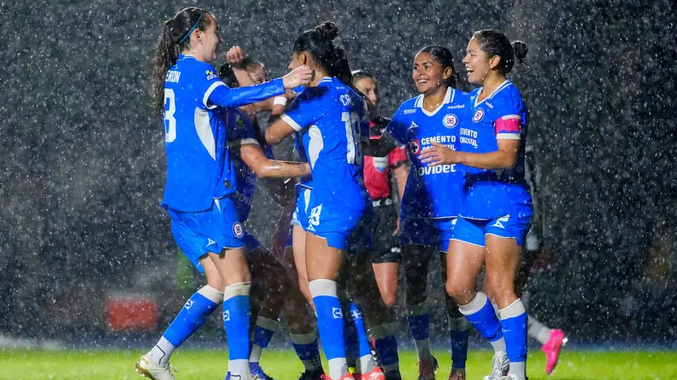 Jugadoras de Cruz Azul en celebración en el Apertura 2026 de la Liga Femenil BBVA | IMAGO 7