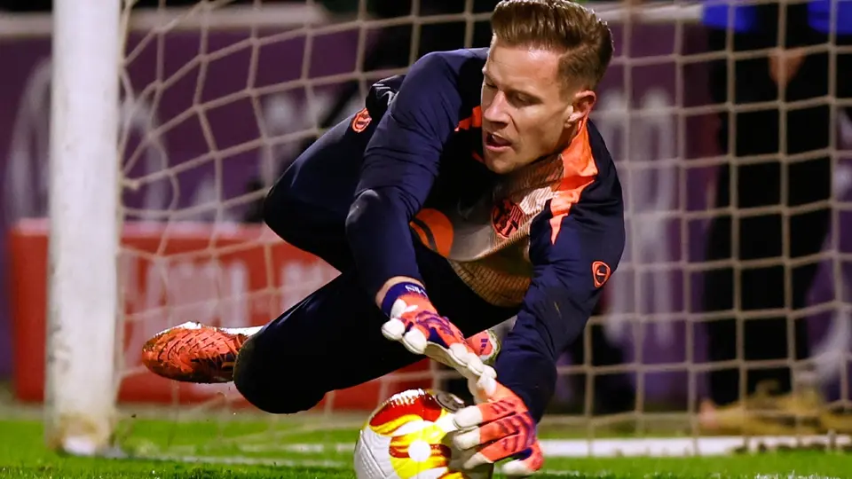 El arquero alemán previo a partido con el Barcelona | X: @AFCAjax