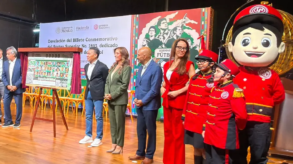 Se lanzó la edición especial, de sus tradicionales cachitos, con 24 leyendas del futbol mexicano / Gina Sánchez