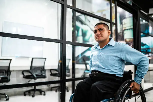 La Ley Federal del Trabajo no establece que viajar durante una incapacidad sea motivo de despido. / iStock