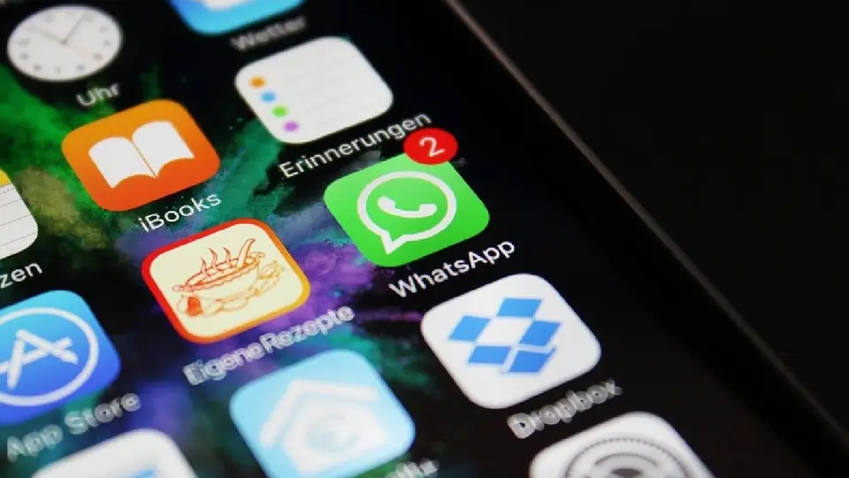 WhatsApp bloquea el acceso a miles de usuarios pero permite solicitar una revisión / picryl