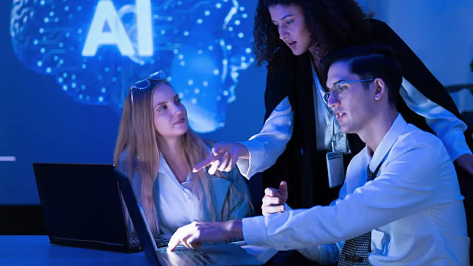 La inteligencia artificial analiza los datos obtenidos por la prenda./istock