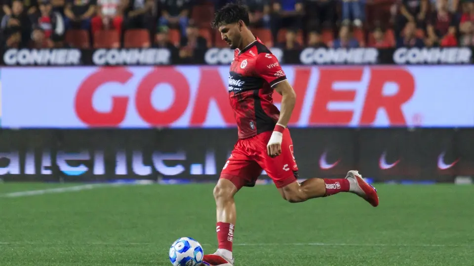 Alejandro Gómez en partido con Xolos de Tijuana en la Liga MX | MEXSPORT