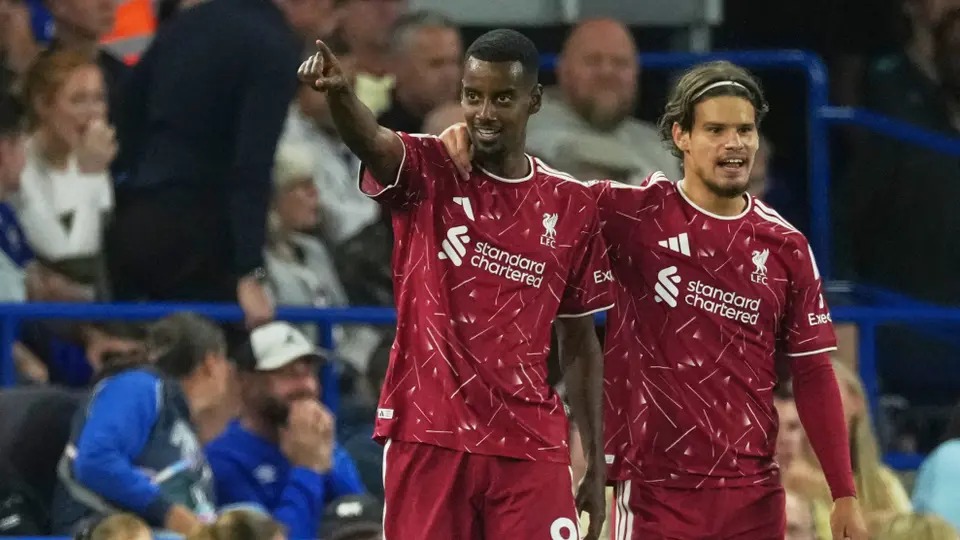 Alexander Isak marca doblete para el Liverpool | AP
