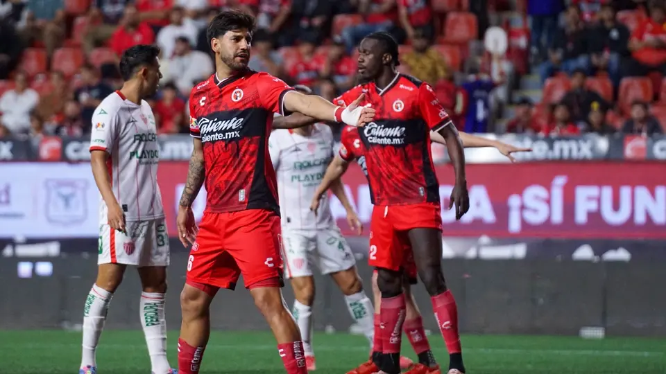 Alejandro Gómez en partido con Xolos de Tijuana en la Liga MX | MEXSPORT