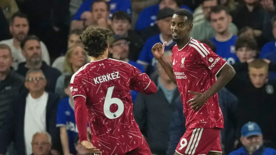 Liverpool consigue su primer victoria en la Premier League ante el Ipswich Town