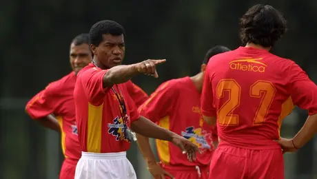 Exfutbolista de América y Tecos fue agredido por barristas de Sporting Cristal de Perú