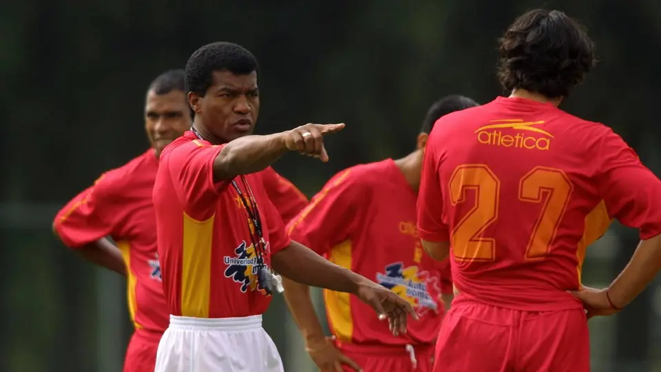 Exfutbolista de América y Tecos fue agredido por barristas de Sporting Cristal de Perú