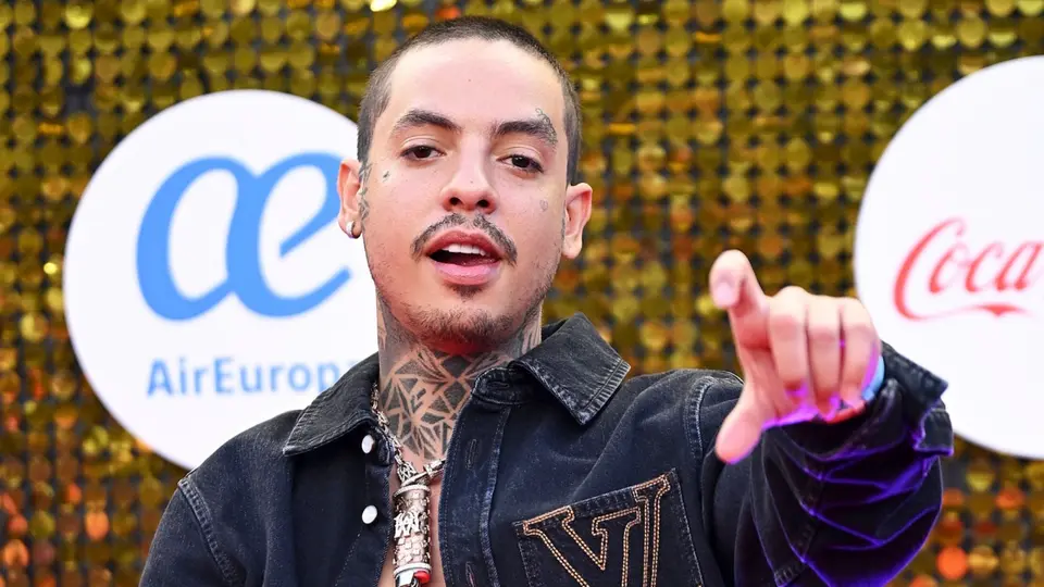 ¿Llegó borracho? Natanael Cano desata polémica en los Premios Juventud