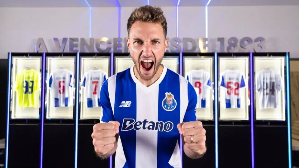 Santiago Giménez presentado como jugador de Porto | fcporto.pt