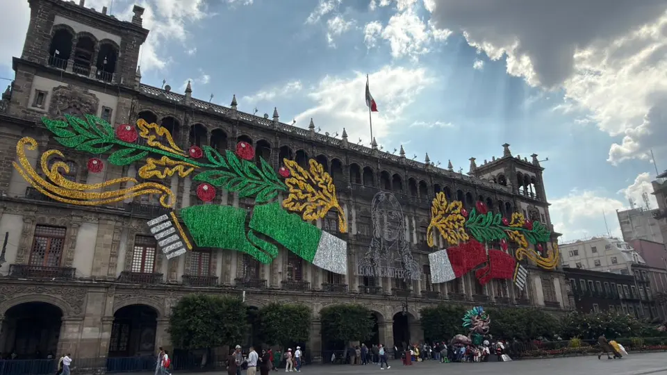La decoración iluminará el corazón de la CDMX durante las fiestas patrias. / Georgina Sánchez