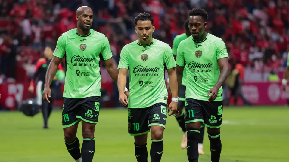 Jugadores de FC Juárez en lamento en la Liga MX | IMAGO 7