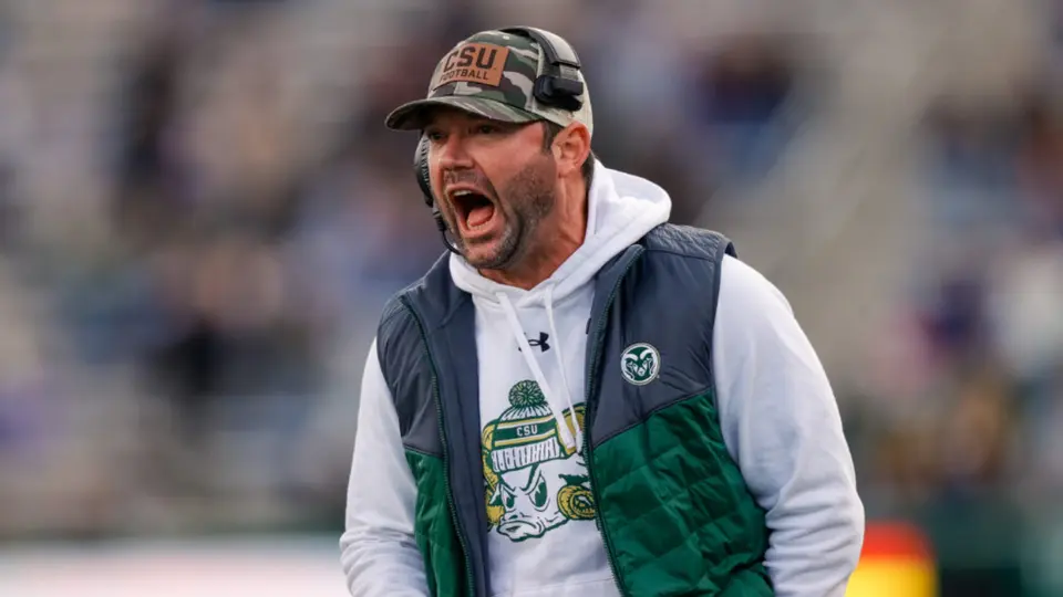 Colorado State toma drástica decisión y deja fuera a su coordinador defensivo en pleno partido