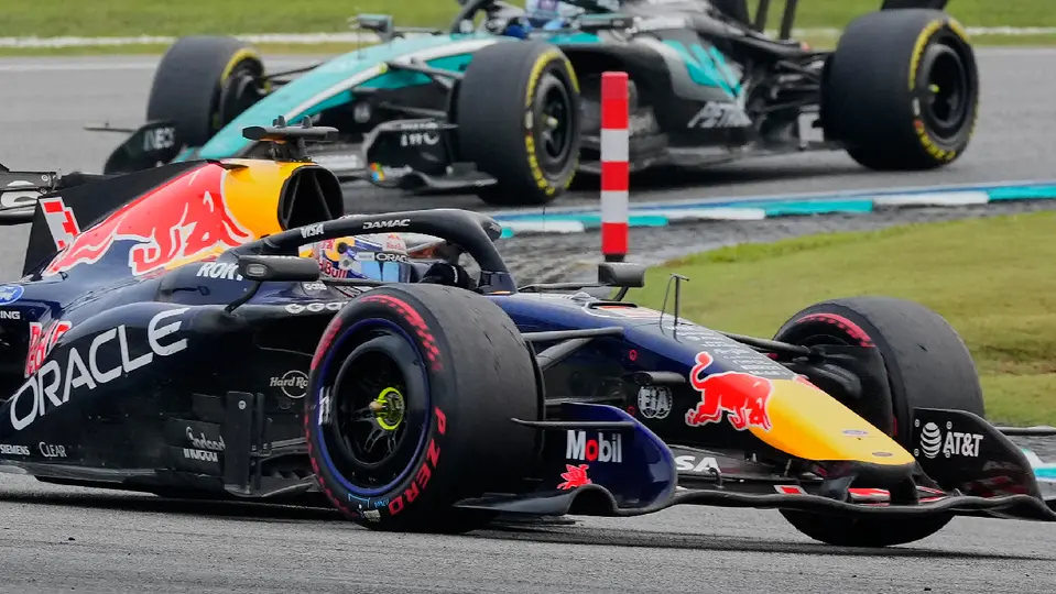 Max Verstappen y Kimi Antonelli, en el Gran Premio de Bahréin 2026 | AP