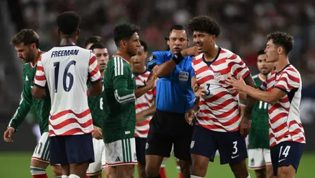 Falla en el juego, pero Santiago Giménez tiene una fúrica reacción ante Estados Unidos