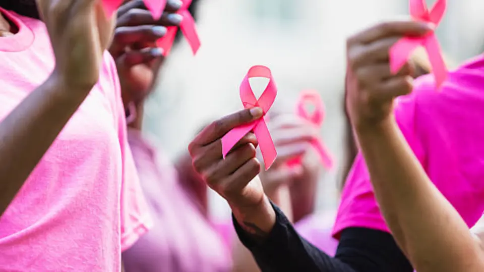 Octubre Rosa busca reforzar la prevención y acercar servicios de detección a mujeres en distintas regiones del país. / iStock