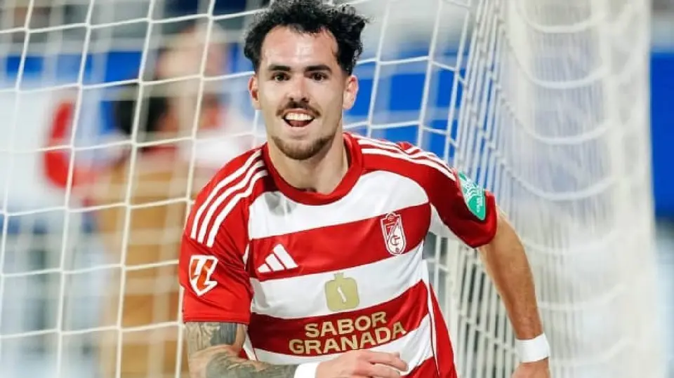 Álex Sola con el Almeria | IG:@aleexsolaa