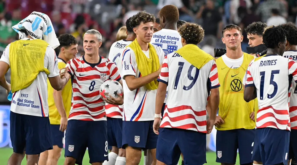 Cavan Sullivan y Julian Hall celebran el triunfo de Estados Unidos ante México | MEXSPORT