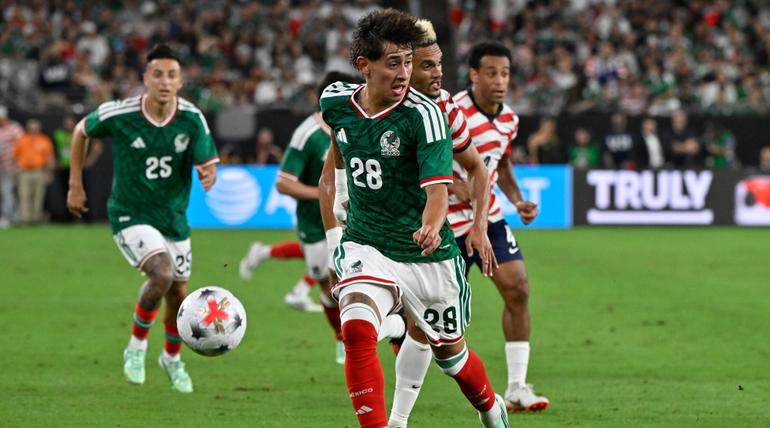 Santiago Sandoval buscando el gol del empate ante Estados Unidos | MEXSPORT