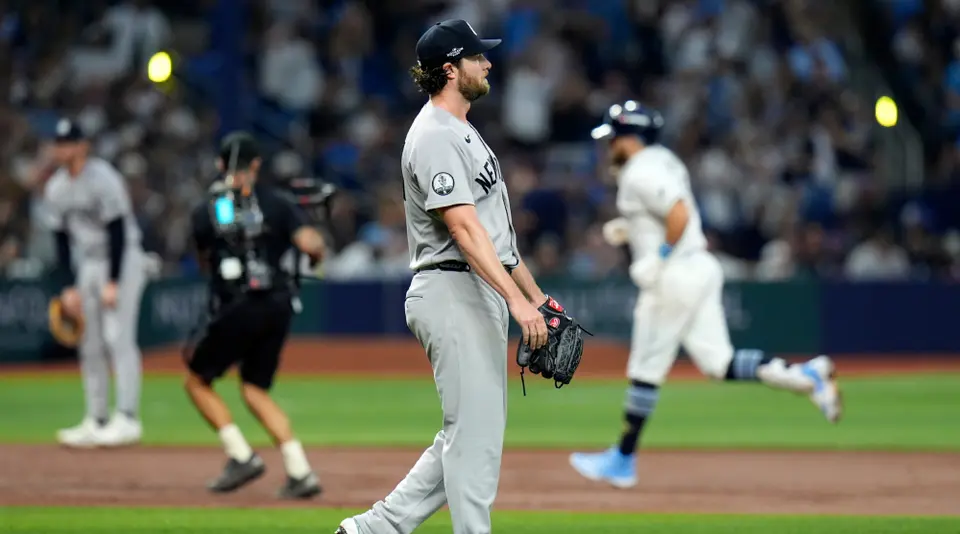 Jonathan Aranda celebra su HR ante los Yankees | AP