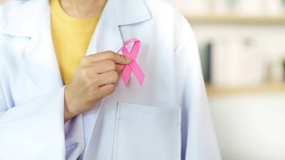 Durante octubre se realizarán mastografías gratuitas en distintos puntos de México como parte de las campañas de prevención. / iStock