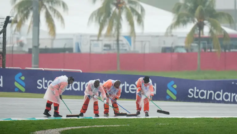 Trabajos en Sepang por la lluvia, en el Gran Premio de Bahréin | AP