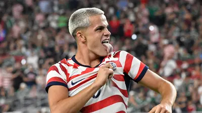 ¡Les muestra el escudo! Así fue el festejo de Cavan Sullivan ante México