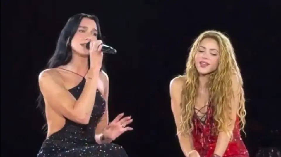 Shakira y Dua Lipa interpretaron juntas “Antología” durante el octavo concierto de la colombiana en Madrid. / Captura