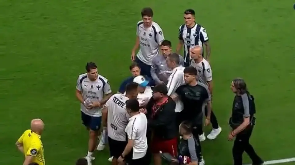 Mohamed y el cuerpo técnico de Rayados protagonizan discusión