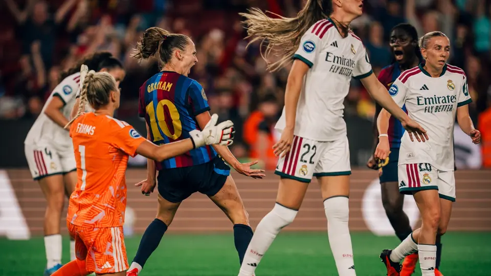 Caroline Graham Hansen en celebración con Barcelona ante Real Madrid | X: @FCBfemeni