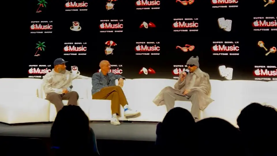 El cantante mencionó a México y encendió a los periodistas presentes durante la conferencia previa al Super Bowl LX./ Mario Guzmán