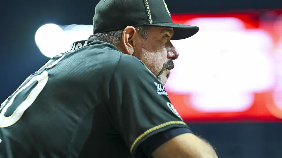 ‘Podemos cambiar el deporte del país’: Benjamín Gil motiva a la novena de México previo al Clásico Mundial