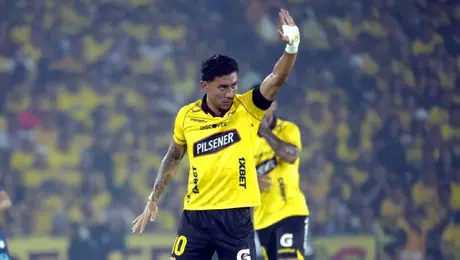 Joao Rojas y su curiosa interacción con su esposa tras el partido ante Guayaquil