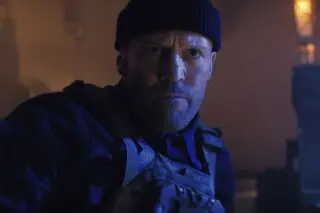 Rauw Alejandro compartirá pantalla con Jason Statham en su primer filme. / AP