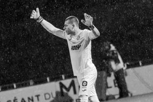 Paradowski bajo palos: el fichaje del Ibiza que rompió las redes antes que el balón