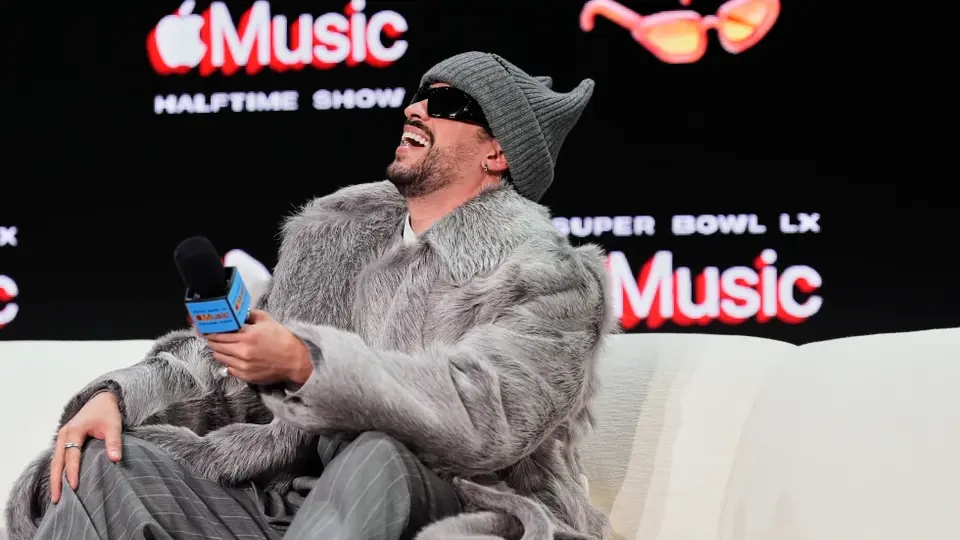 El artista puertorriqueño destacó el apoyo de la comunidad latina durante la conferencia del Apple Music Halftime Show./ AP