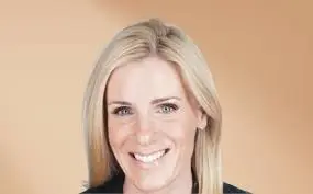 Kristin Cabot pasó de un escándalo viral a impartir conferencias sobre manejo de crisis./RS