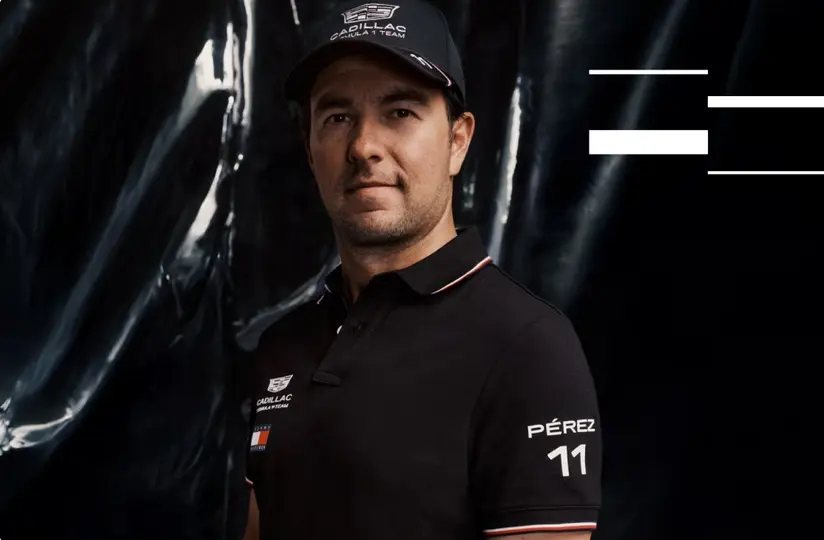 Checo Pérez con la mercancía de Cadillac | Sitio Oficial Tommy Hilfiger