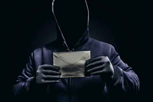 El fraude no utiliza violencia, pero sí manipulación para despojar del dinero a las víctimas. / iStock