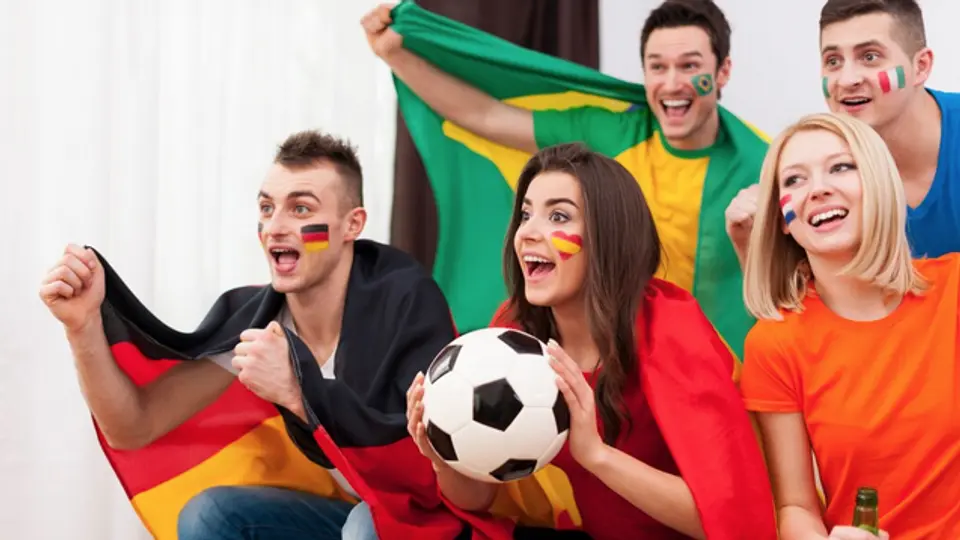 La gente podrá disfrutar de los partidos en la comodidad de sus casas / FREEPIK