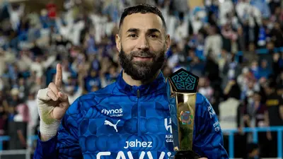 Benzema debuta en Al Hilal con un triplete y un golazo de tacón