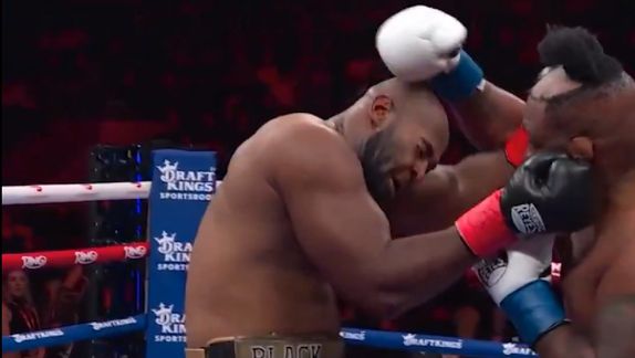 Jarrell Miller pierde peluquín en plena pelea